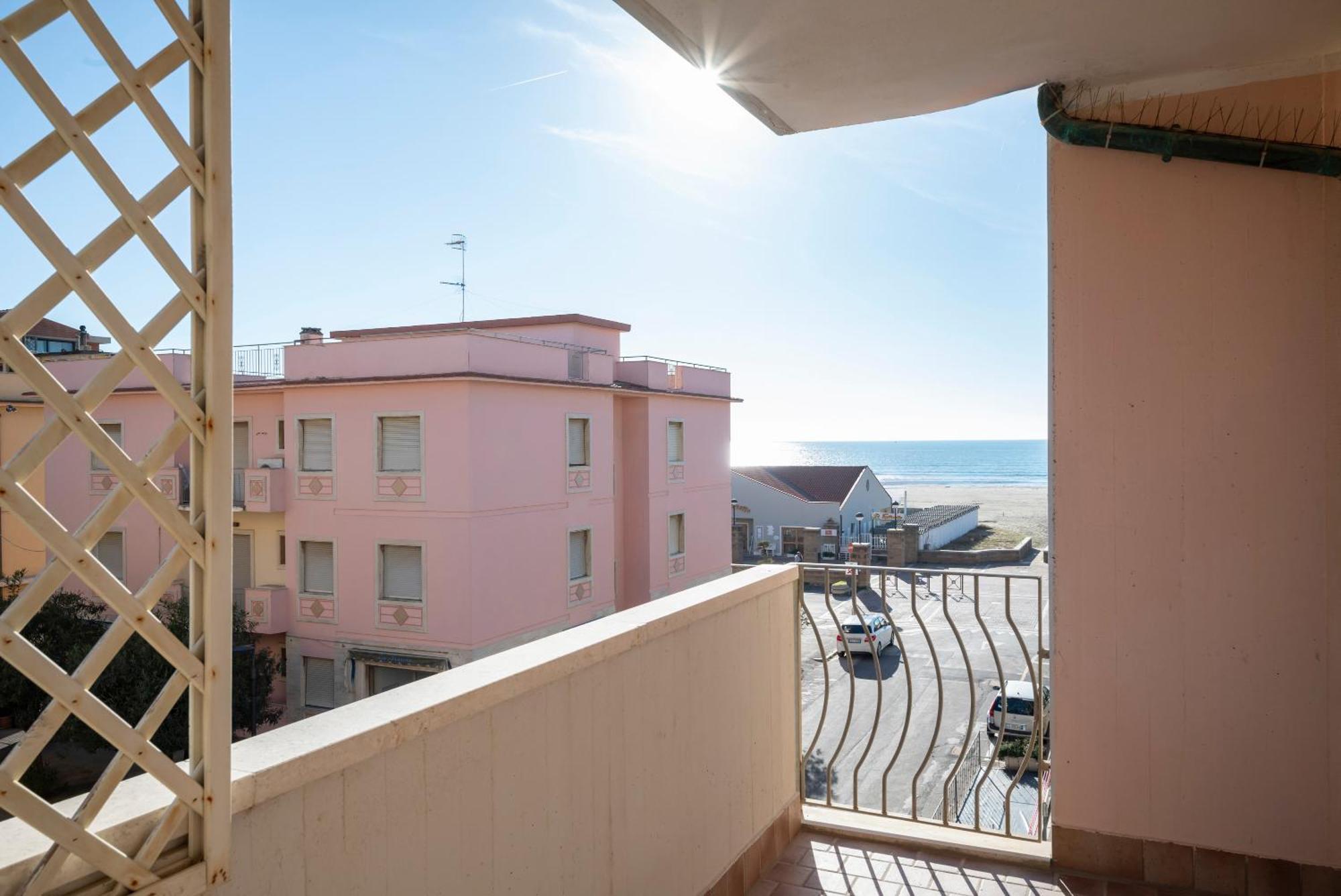 Lola Piccolo E Hotel 4*