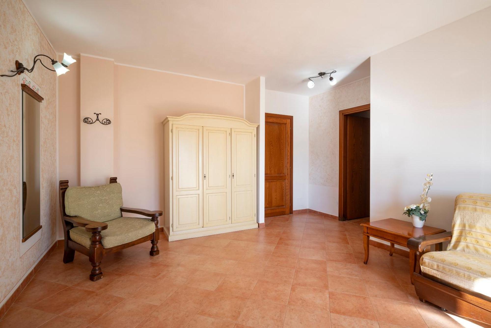 Lola Piccolo E Hotel
