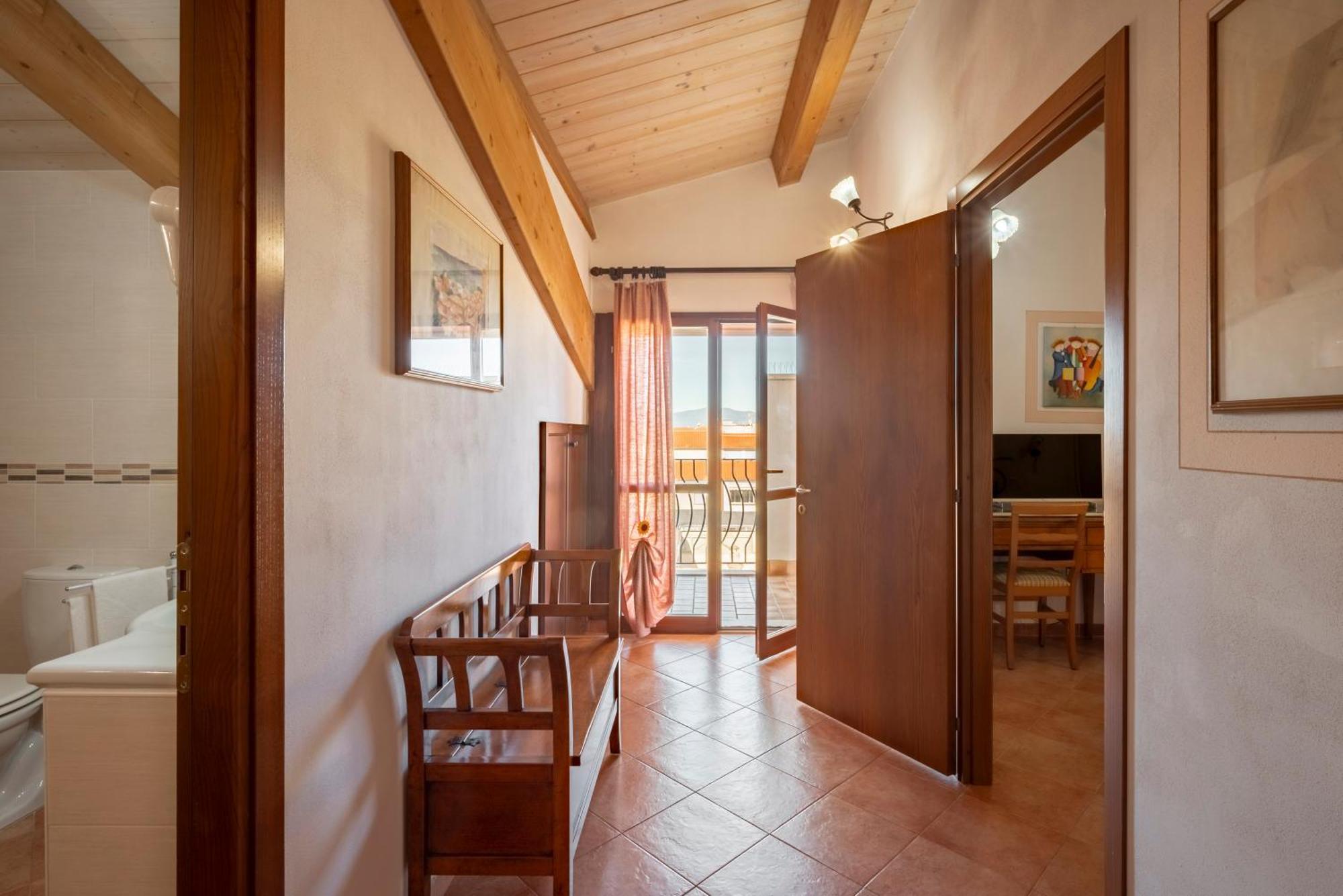 Hotel Lola Piccolo E