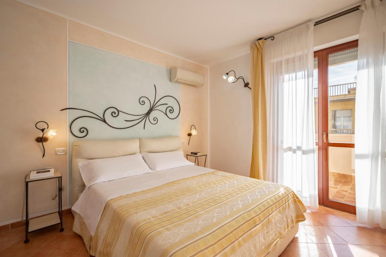 Hotel Lola Piccolo E 4*