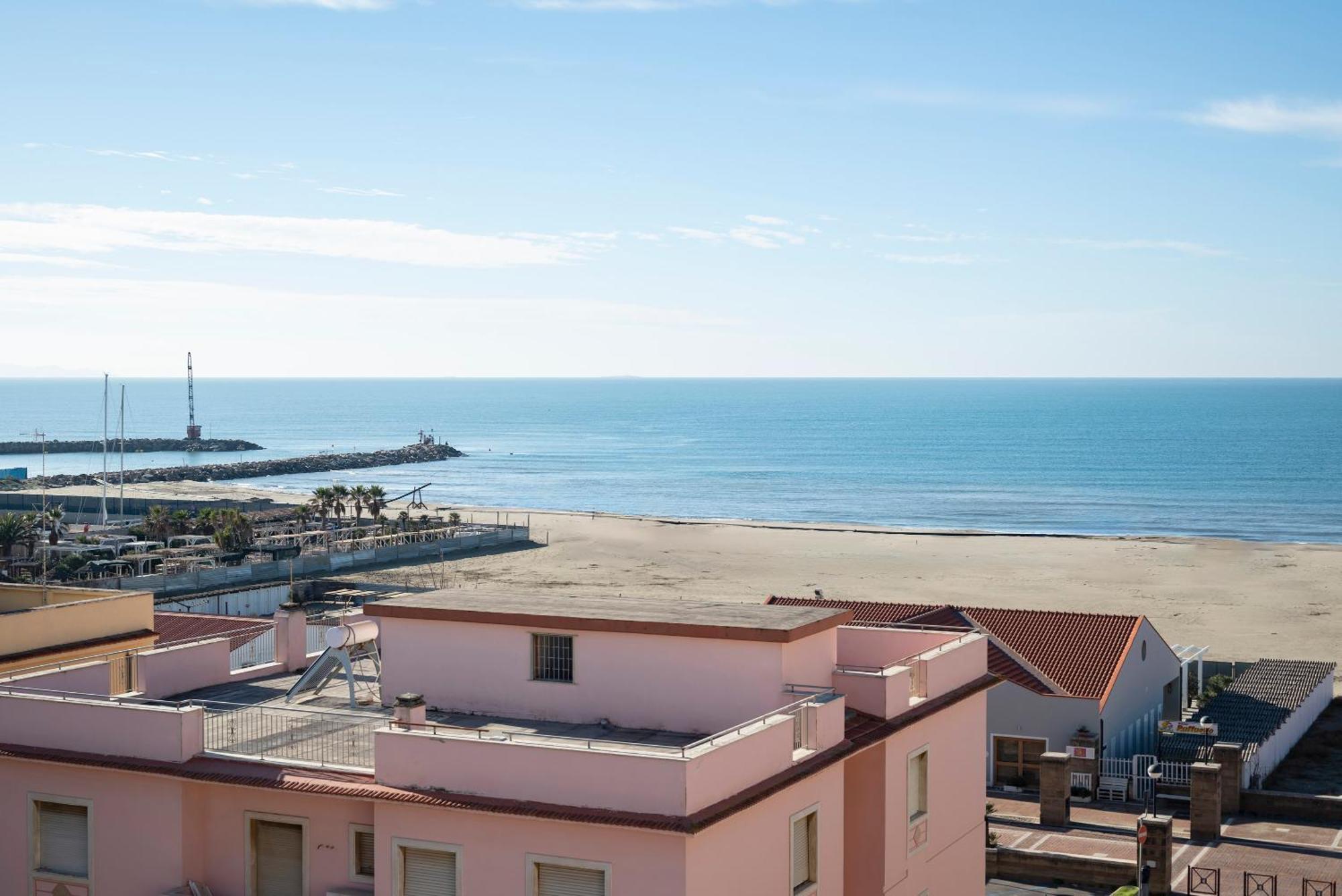 Lola Piccolo E Hotel 4*