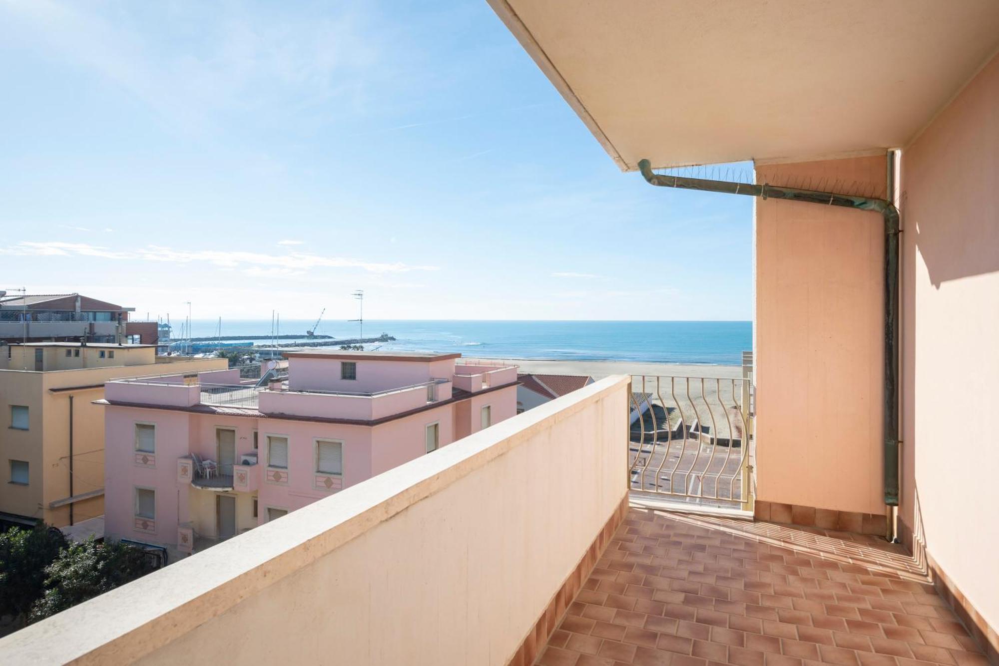 Lola Piccolo E Hotel