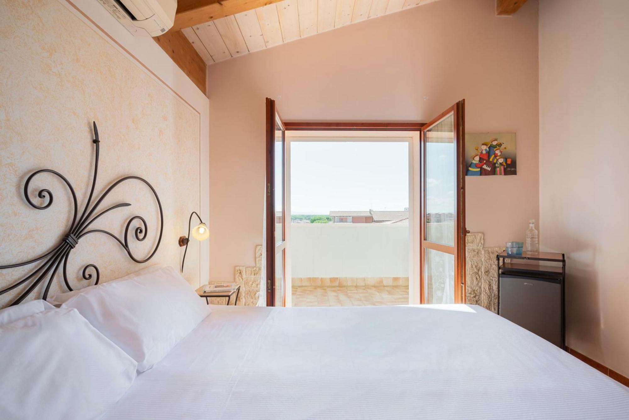 Hotel Lola Piccolo E 4*